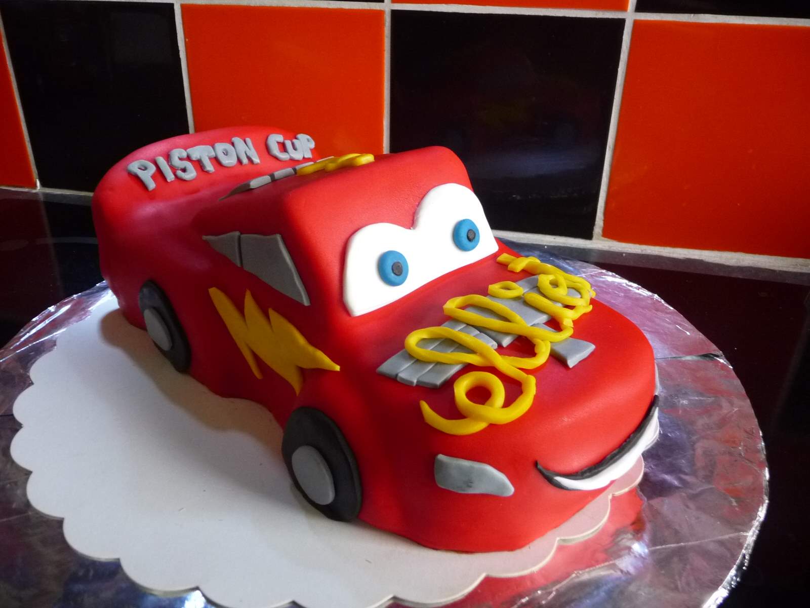gâteau modelé cars